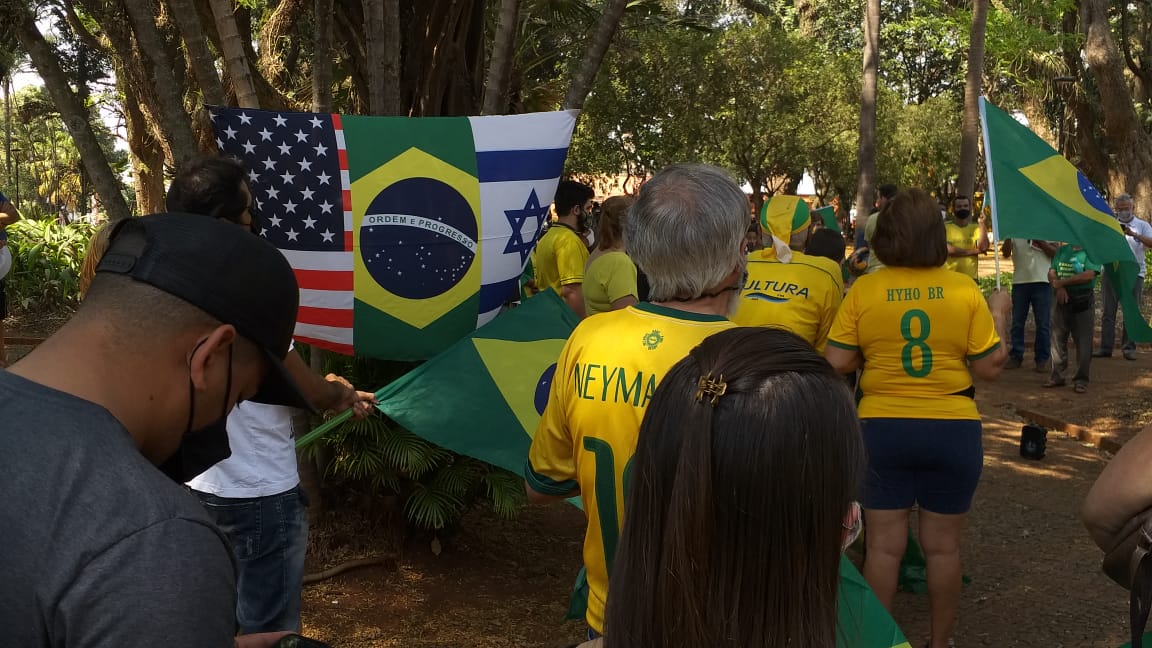 Foto 28 de 31 — Manifestantes fazem ato pró-Bolsonaro na Praça da Independência; veja imagens